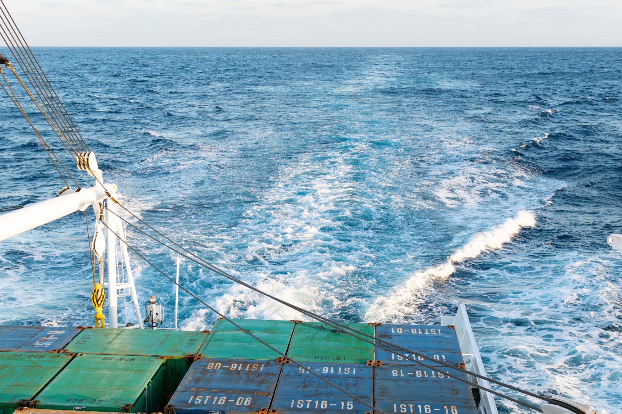 おがさわら丸からの海